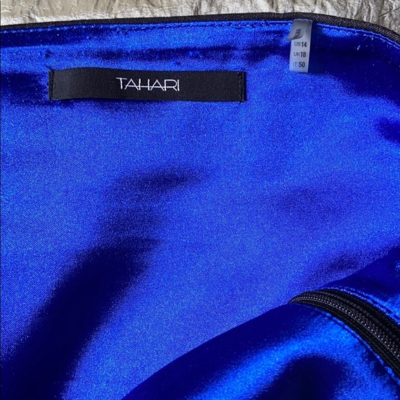 Tahari charcoal pencil skirt - Picture 3 of 8